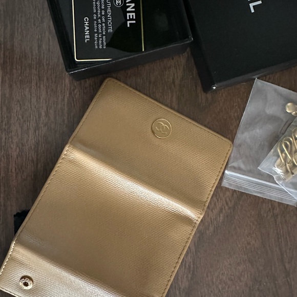 Authentic CHANEL with Box- keyholder with replacement hooks🖤 - Picture 5 of 6